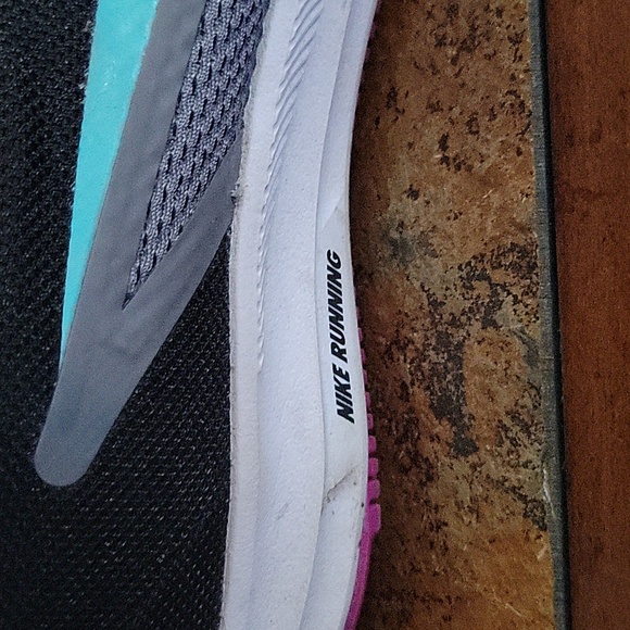 Nike size 6 running shoe 👟 Worn once. - Picture 3 of 6